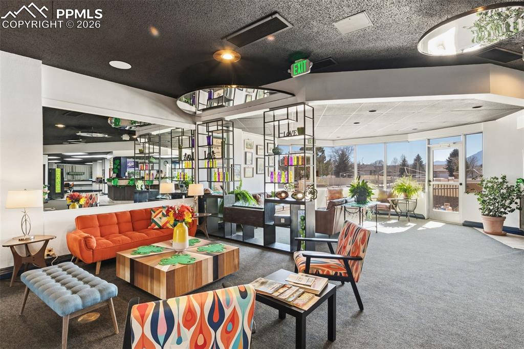 411 Lakewood Circle A-212