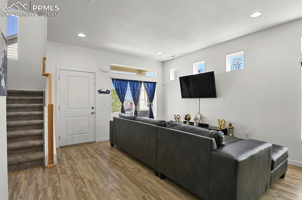 6411 Crossdrum Point