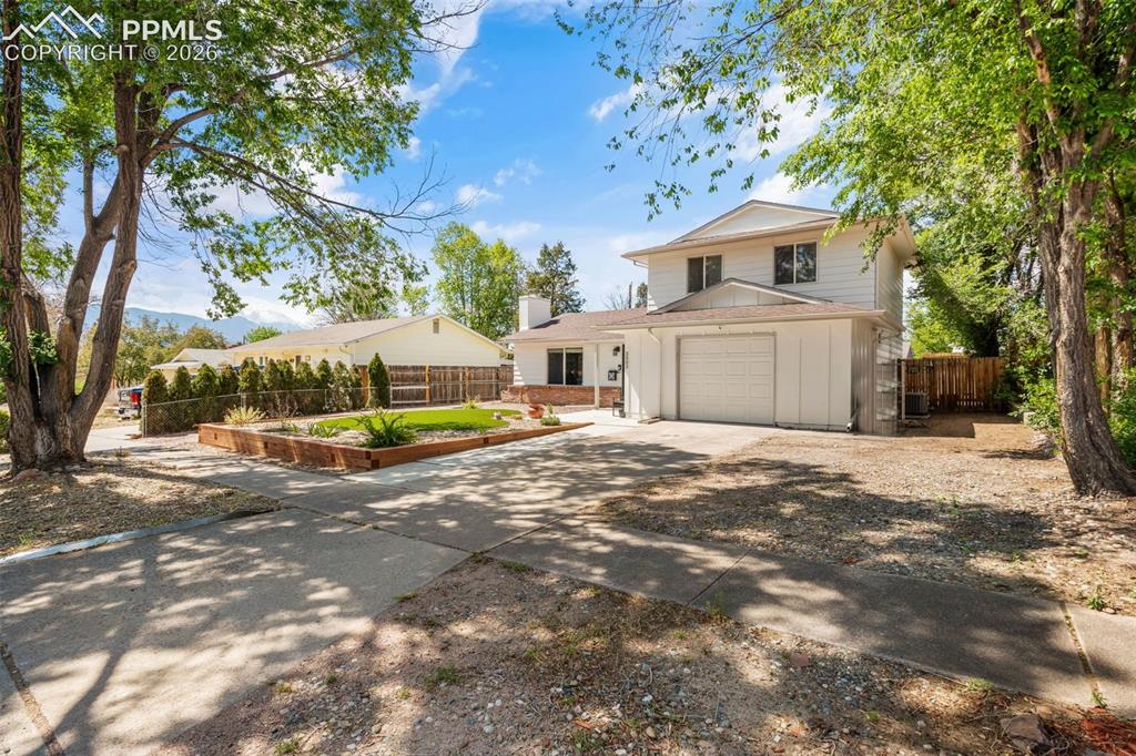 3002 Greenwood Circle