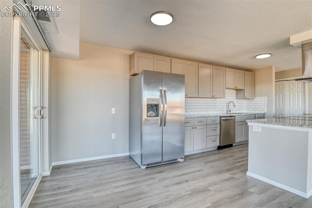 411 Lakewood Circle B1016