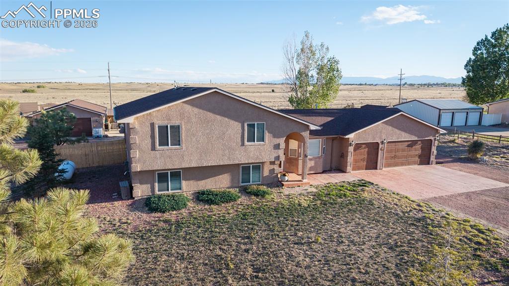 758 E Woodleaf Drive