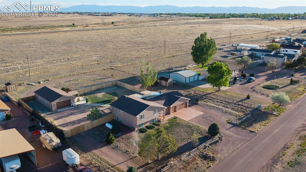 758 E Woodleaf Drive