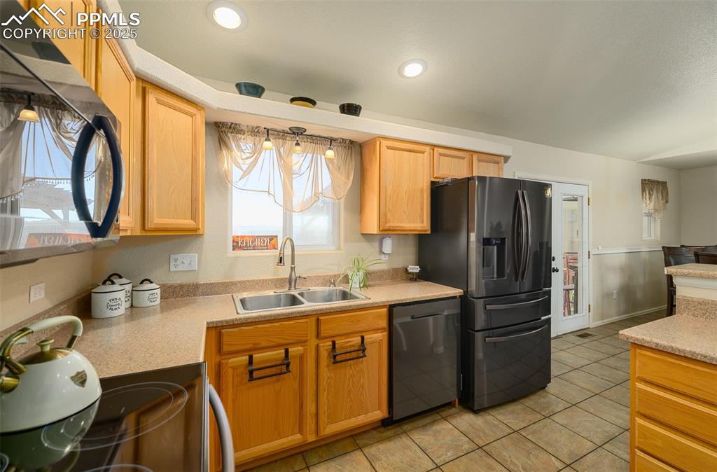 758 E Woodleaf Drive