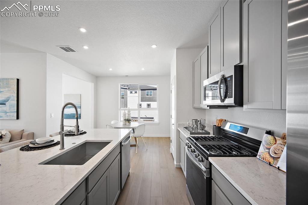 10524 Helenite Point