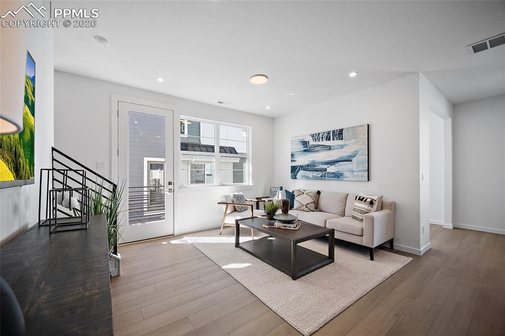 10524 Helenite Point