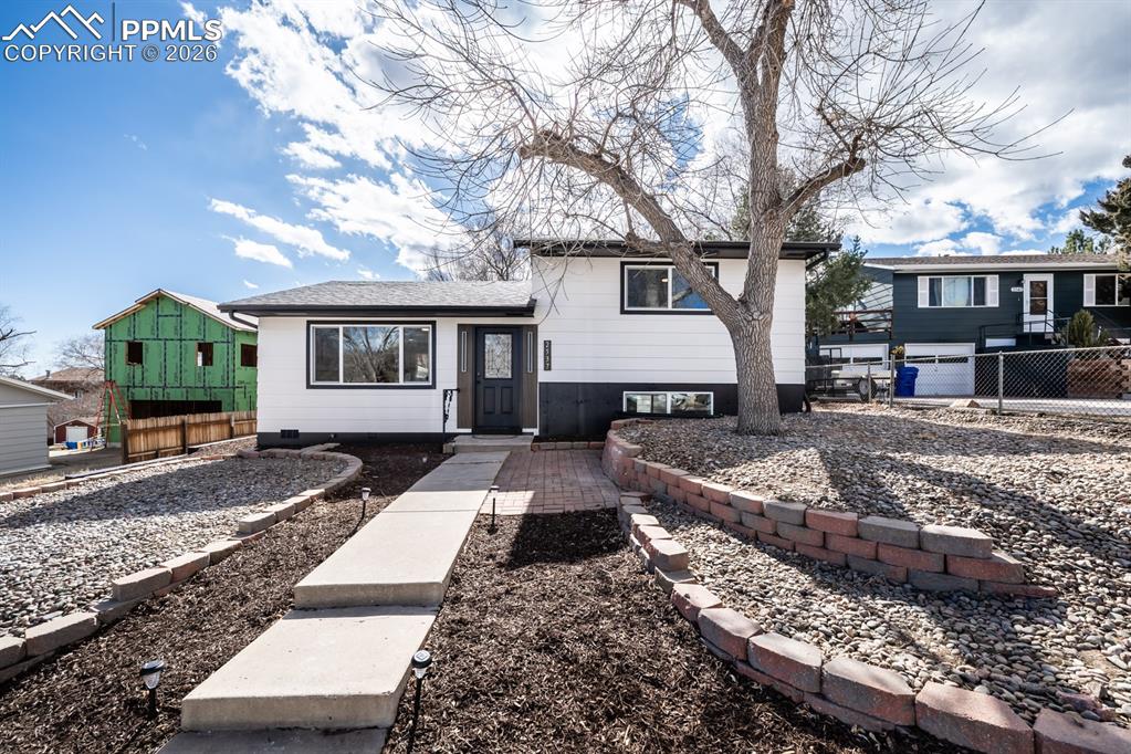 2537 Camelot Court