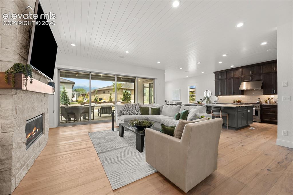 3474 Crest Hollow View