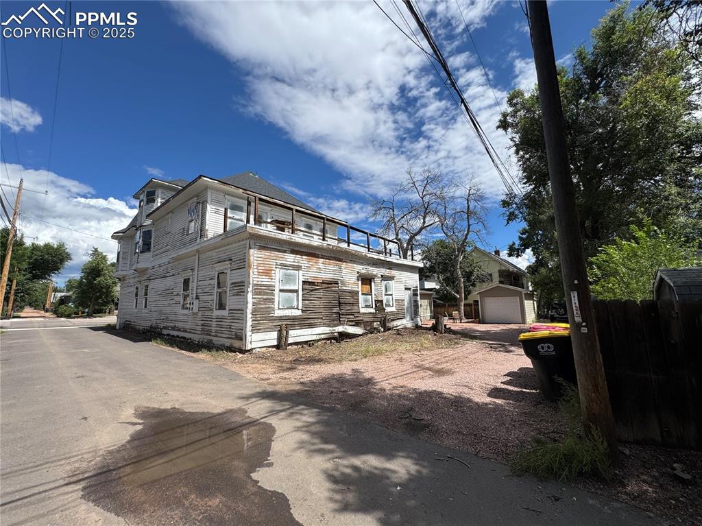 119 E Fontanero Street
