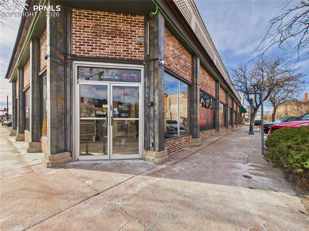 127 N Santa Fe Avenue