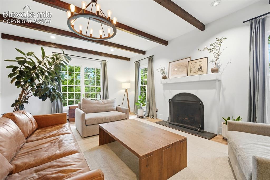 1321 N Cascade Avenue