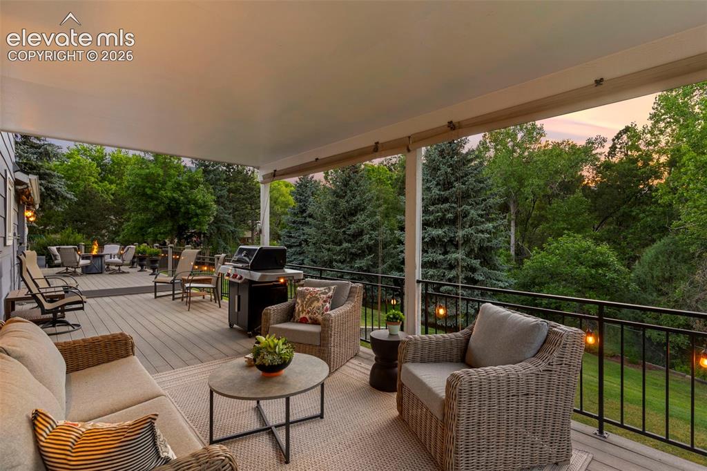 216 W Cheyenne Mountain Boulevard