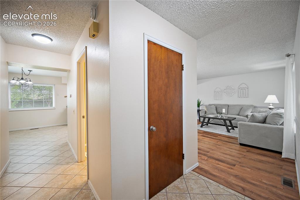 2998 Westcliff Circle