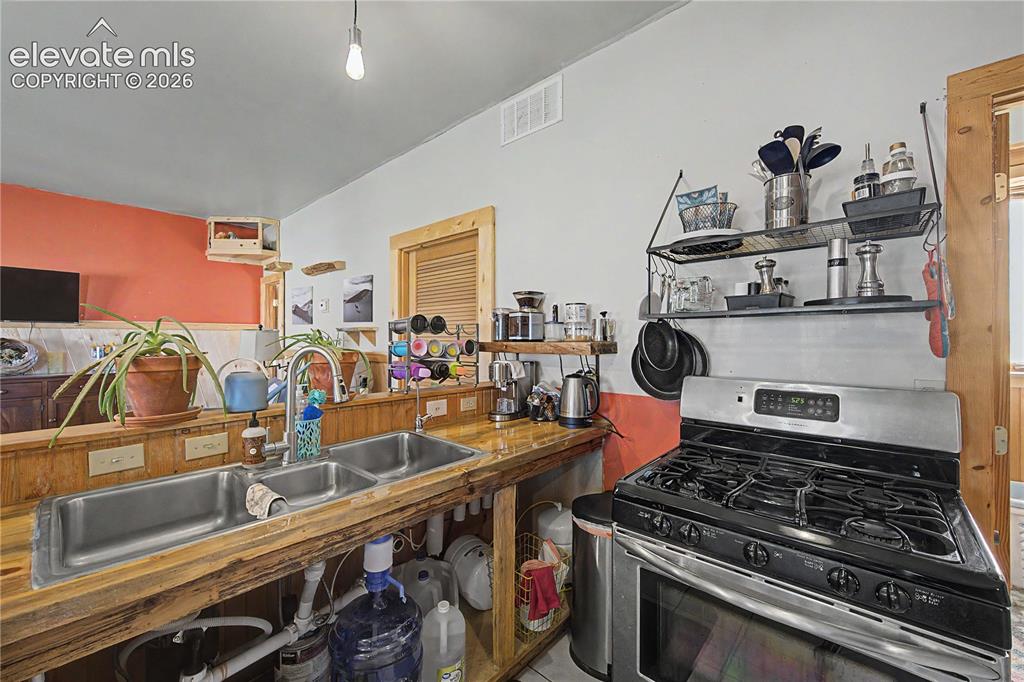 571 Saddle Trail