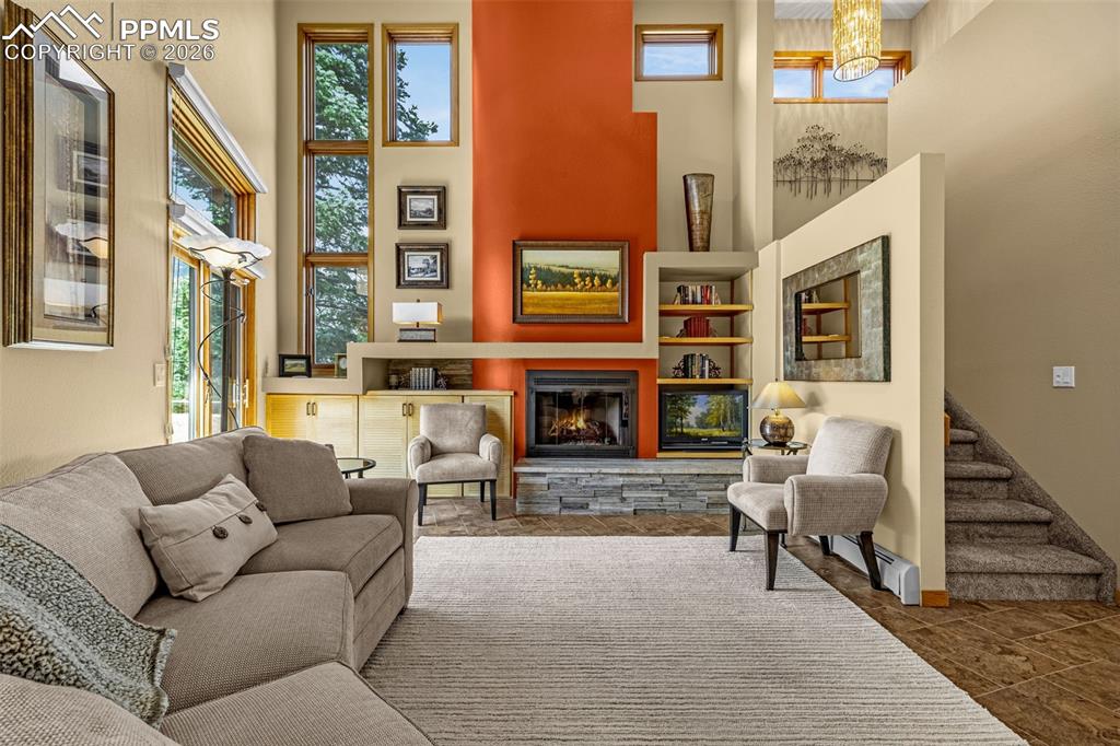 531 CRYSTAL HILLS Boulevard