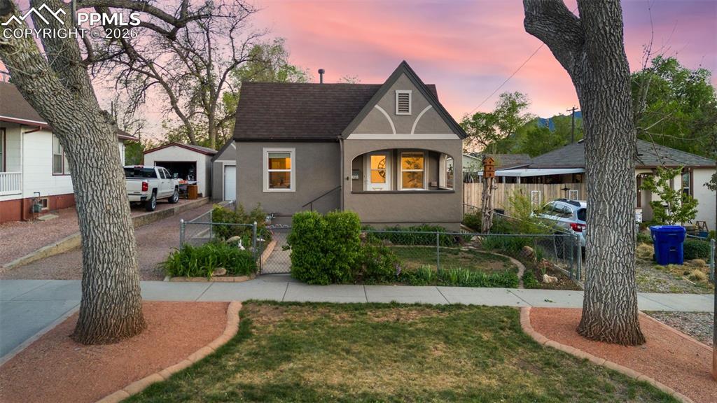 1015 E Moreno Avenue