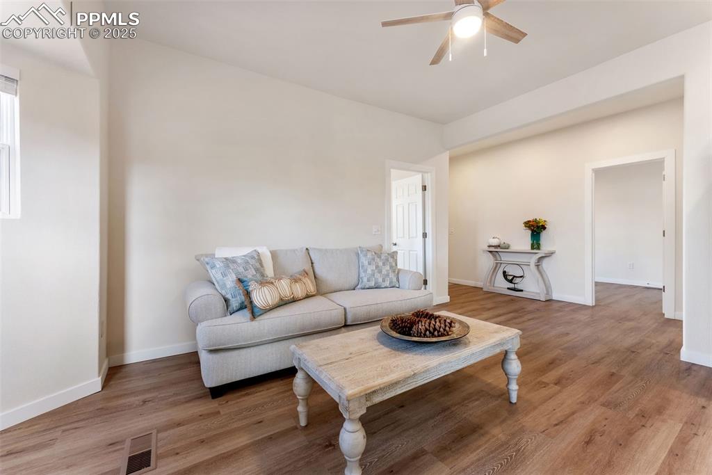 526 W 9th Street