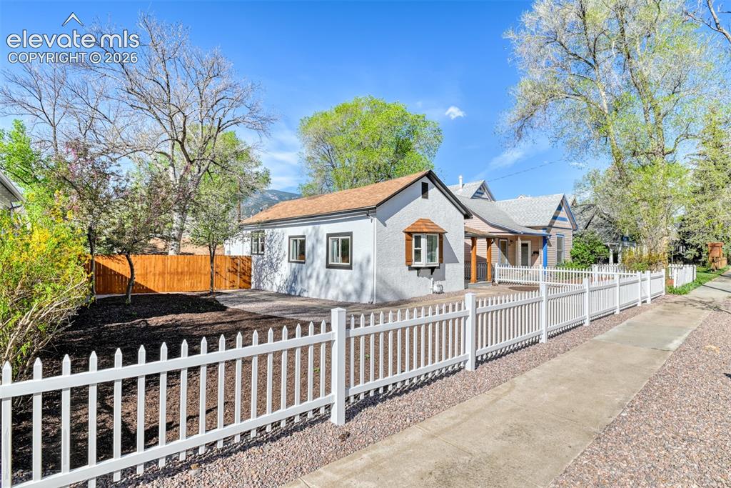 2315 W Kiowa Street