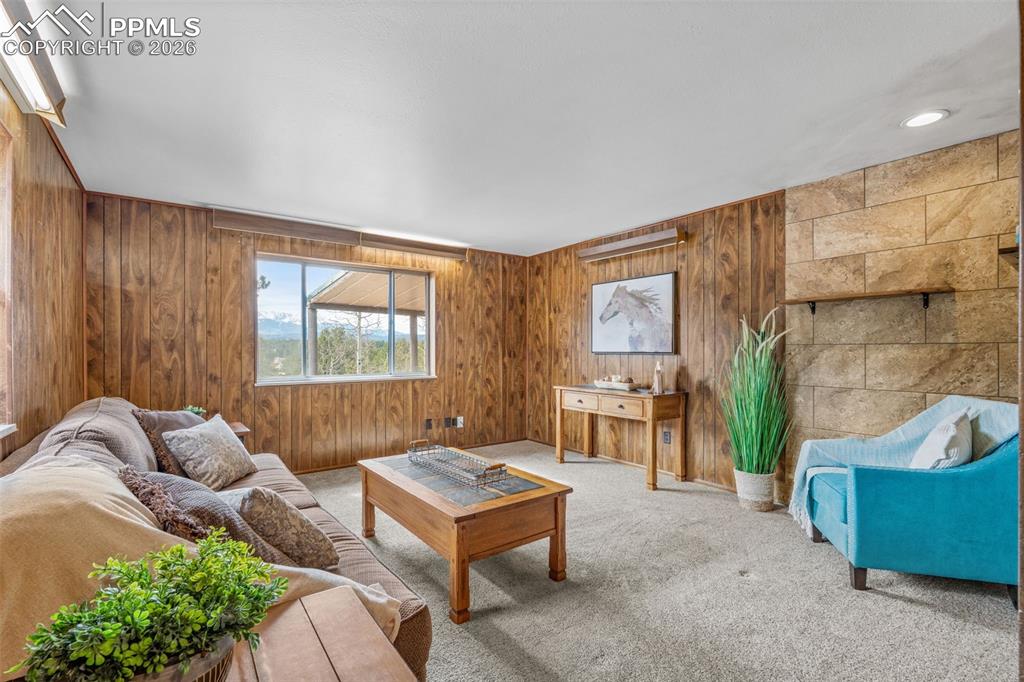 80 Kinnikinnick Drive