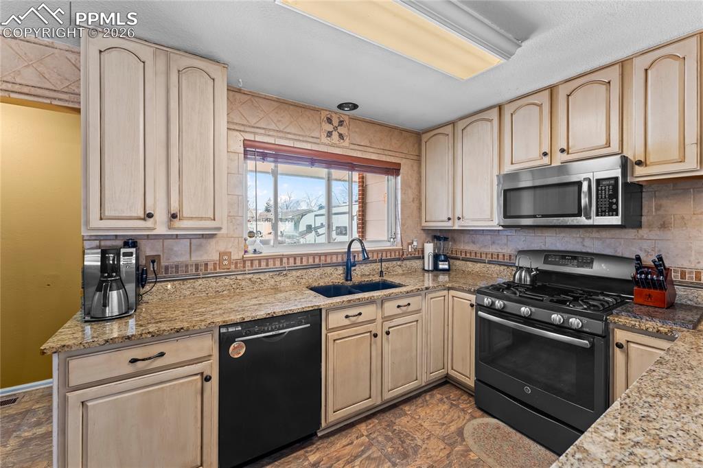 44 N Dartmouth Street