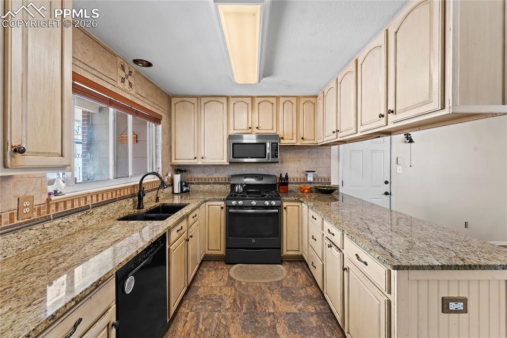 44 N Dartmouth Street