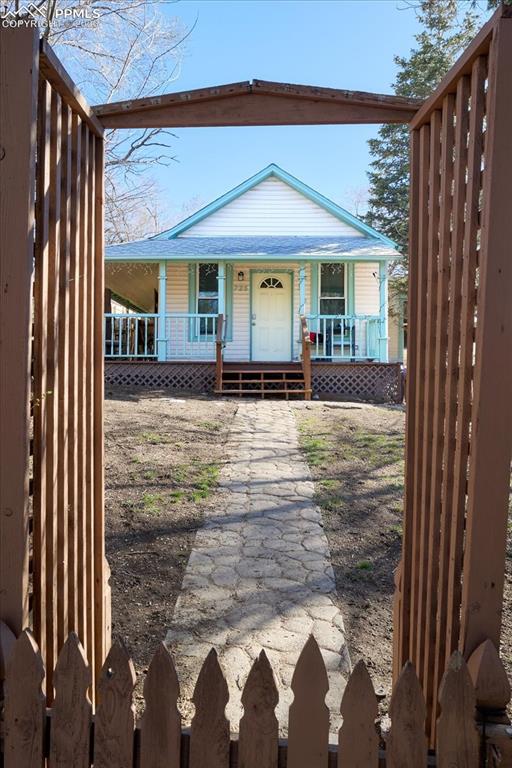 725-727 E Cucharras Street