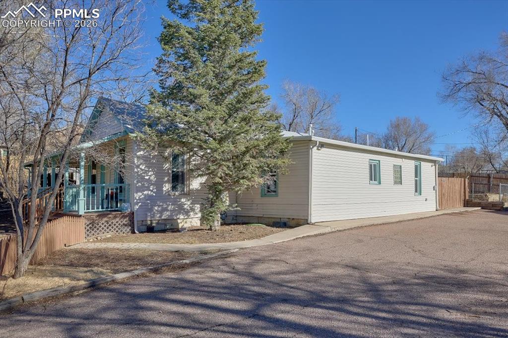 725-727 E Cucharras Street