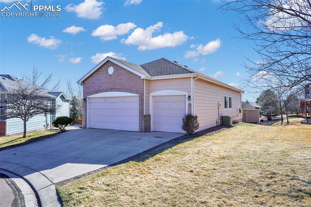 6225 Fencerail Heights