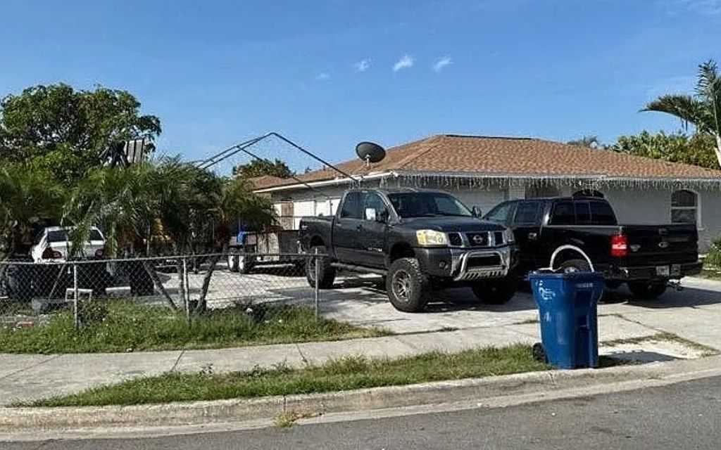 Photo of 1619 E 24th St, Other, FL 34221 (MLS # 128866)
