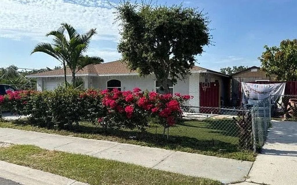 Photo of 1619 E 24th St, Other, FL 34221 (MLS # 128866)
