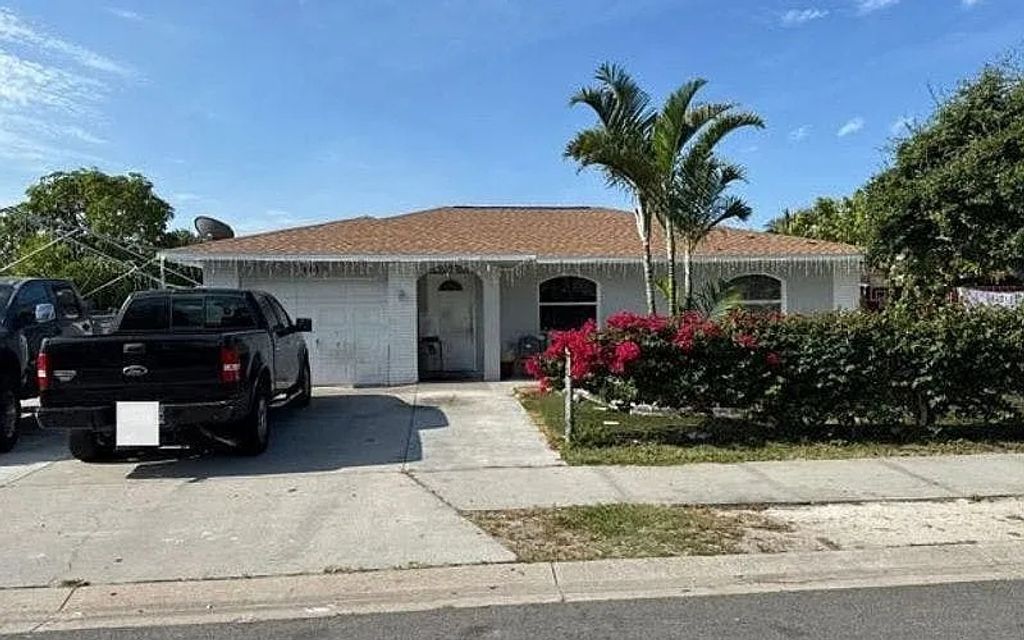 Photo of 1619 E 24th St, Other, FL 34221 (MLS # 128866)