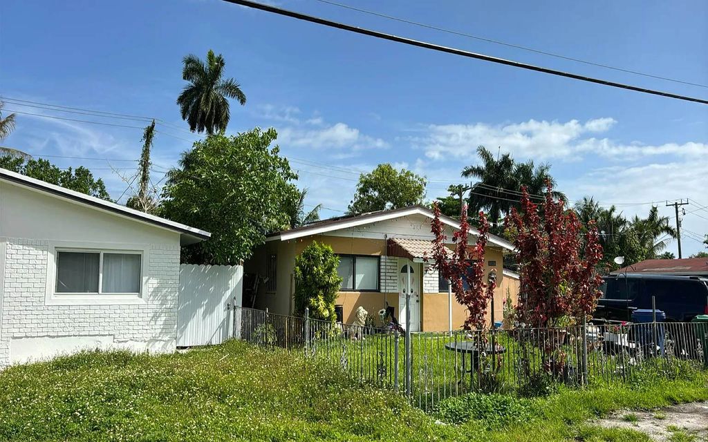 Photo of 1441 NE 117th St, Other, FL 33161 (MLS # 131164)