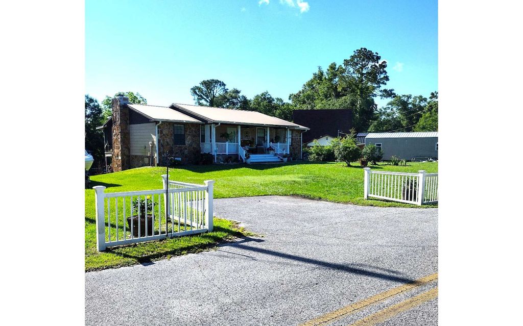 Photo of 233 SE Johnathan Way, Lake City, FL 32025 (MLS # 127191)