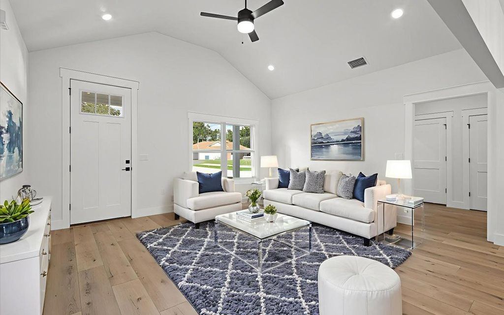 Photo of 137 SW Roundtable Court, Lake City, FL 32024 (MLS # 128980)