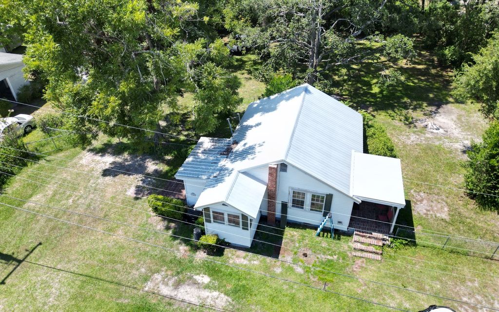 Photo of 902 Blackburn Avenue, Live Oak, FL 32064 (MLS # 128614)