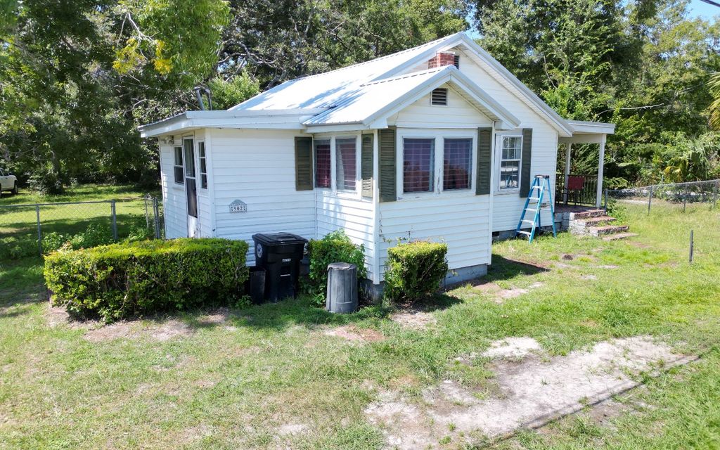 Photo of 902 Blackburn Avenue, Live Oak, FL 32064 (MLS # 128614)