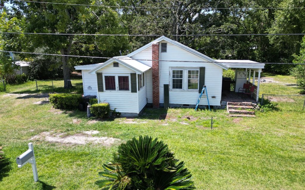 Photo of 902 Blackburn Avenue, Live Oak, FL 32064 (MLS # 128614)