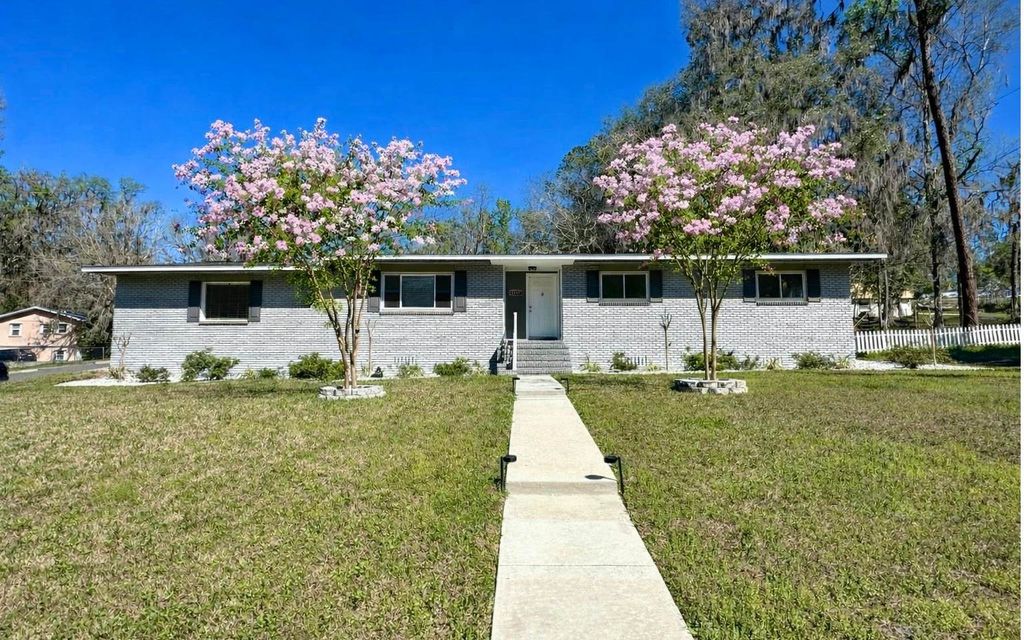 Photo of 1299 NW Eadie St, Lake City, FL 32055 (MLS # 130137)