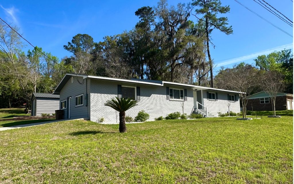 Photo of 1299 NW Eadie St, Lake City, FL 32055 (MLS # 130137)