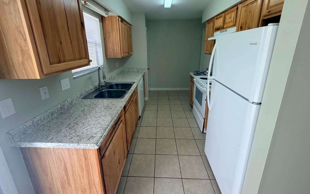 Photo of 3820 NW Archer St Apt 102, Lake City, FL 32055 (MLS # 133202)