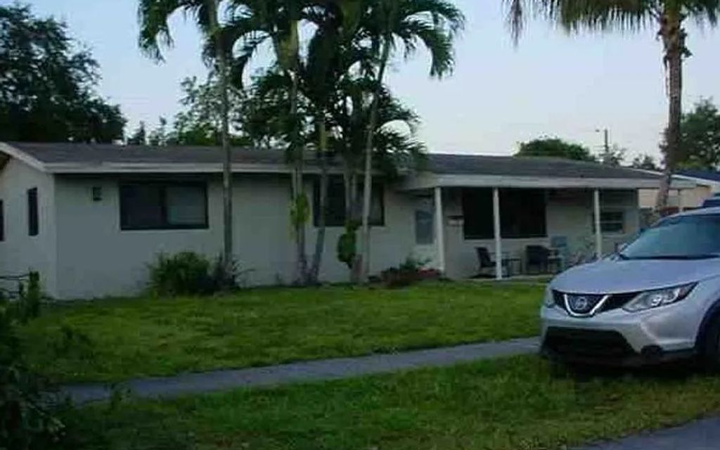 Photo of 6472 Lincoln St, Other, FL 33024 (MLS # 131539)