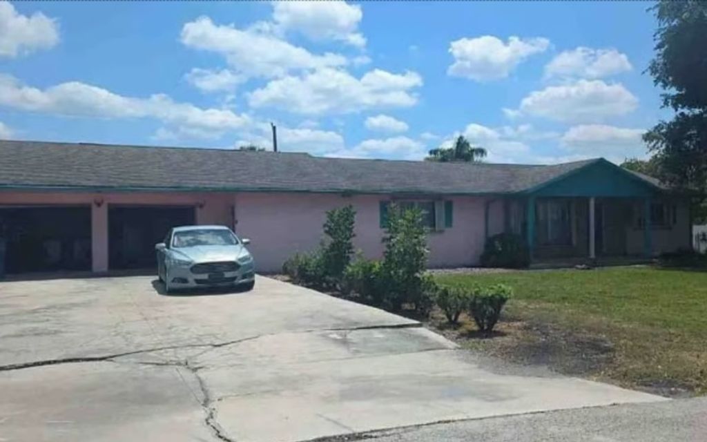 Photo of 1025 SE 3rd St, Other, FL 33430 (MLS # 129599)