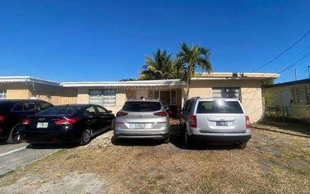 Photo of 8911 SW 34th St, Other, FL 33165 (MLS # 131195)