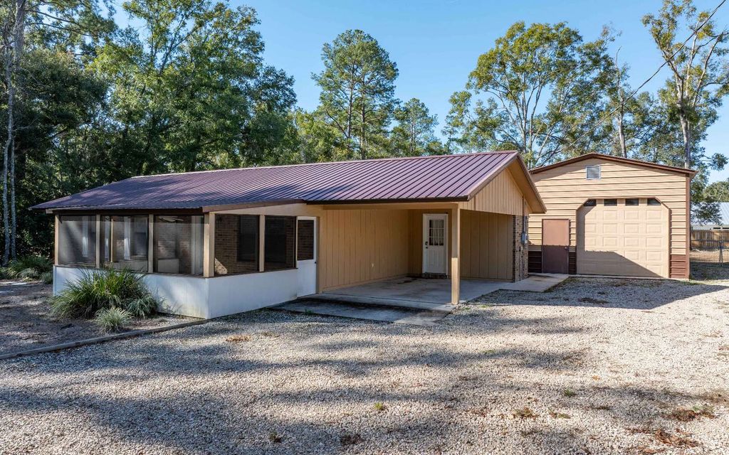 Photo of 9427 147th Rd, Live Oak, FL 32060 (MLS # 129646)