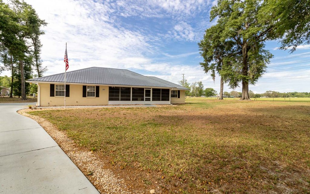 Photo of 300 SW Brighton Ct, Fort White, FL 32038 (MLS # 131272)