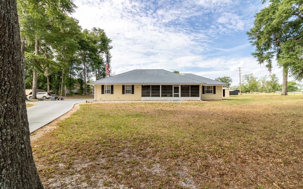 Photo of 300 SW Brighton Ct, Fort White, FL 32038 (MLS # 131272)