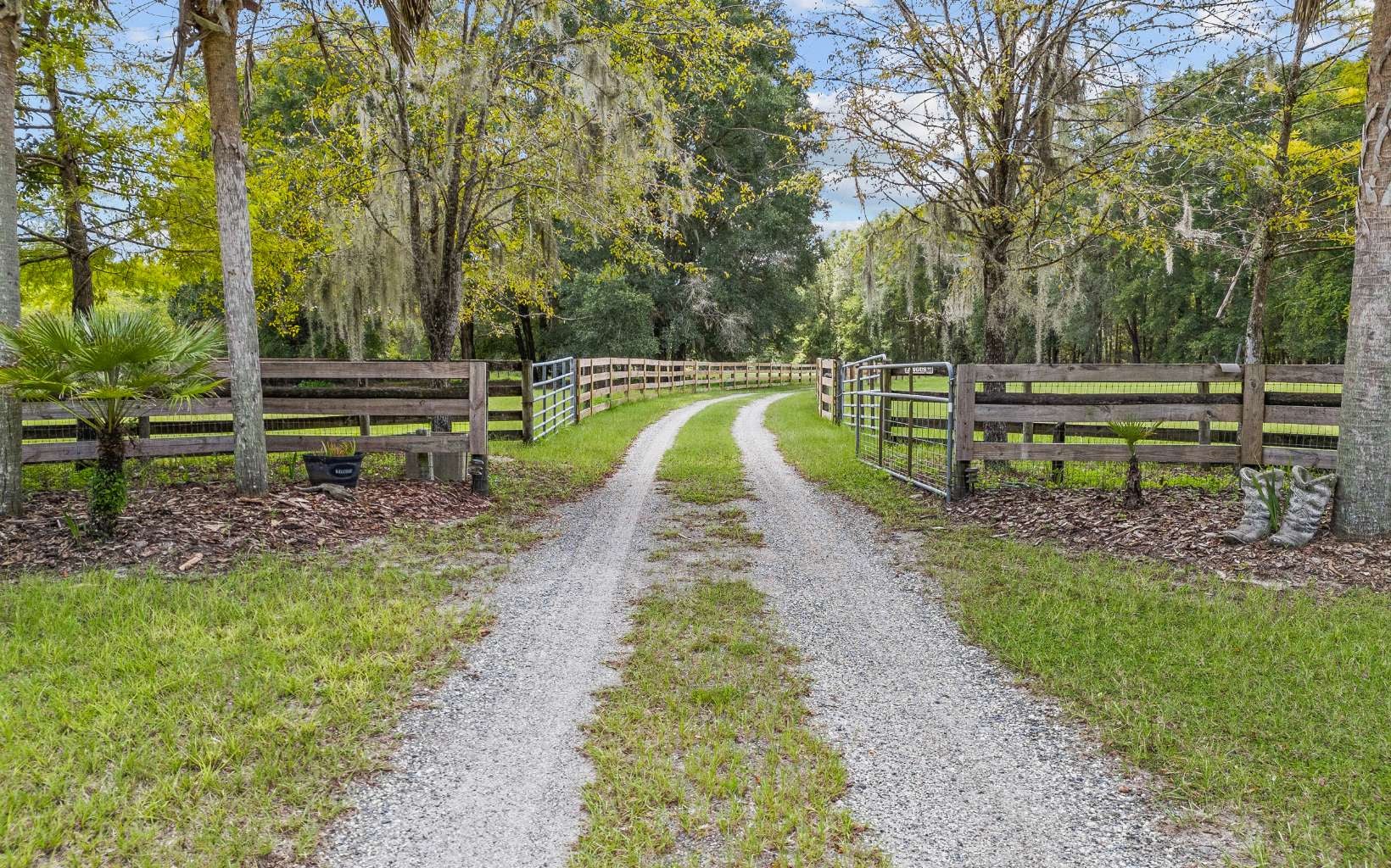 High Springs, Florida, 32643, United States, 5 Bedrooms Bedrooms, ,4 BathroomsBathrooms,Residential,Active,2032882
