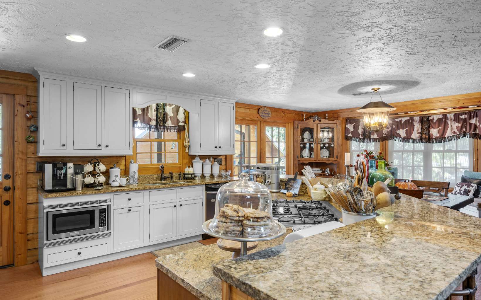 High Springs, Florida, 32643, United States, 5 Bedrooms Bedrooms, ,4 BathroomsBathrooms,Residential,Active,2032882