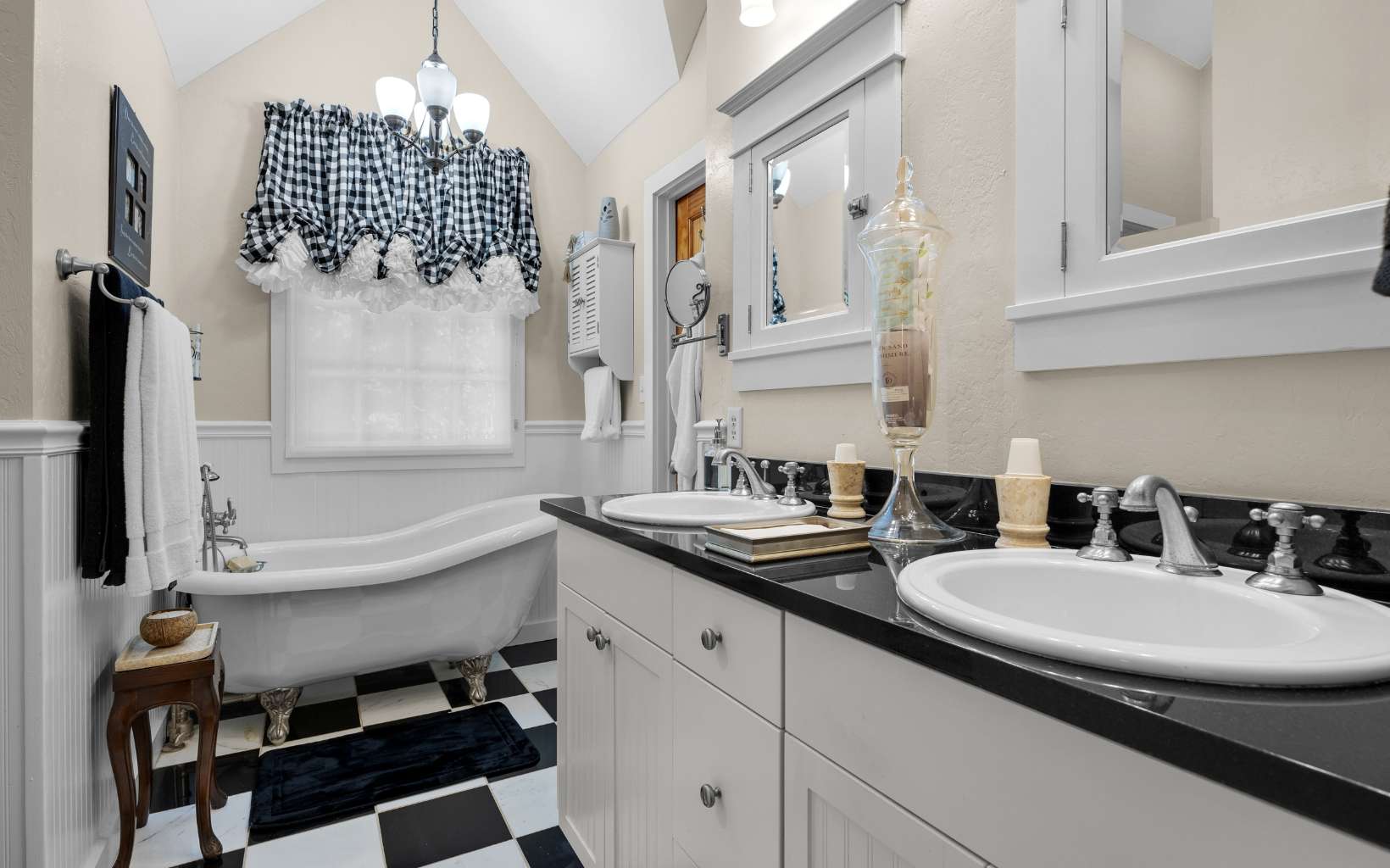 High Springs, Florida, 32643, United States, 5 Bedrooms Bedrooms, ,4 BathroomsBathrooms,Residential,Active,2032882