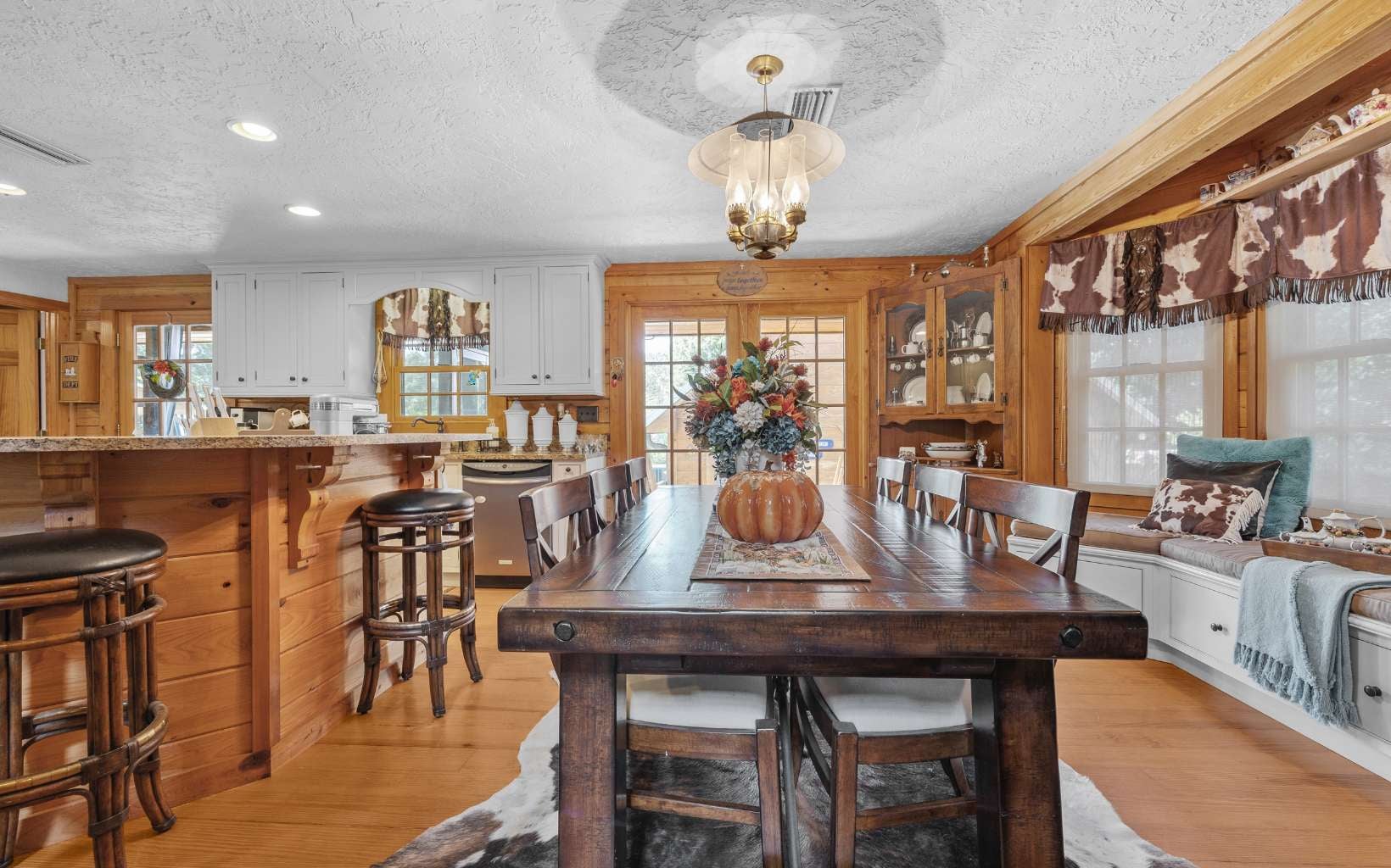 High Springs, Florida, 32643, United States, 5 Bedrooms Bedrooms, ,4 BathroomsBathrooms,Residential,Active,2032882
