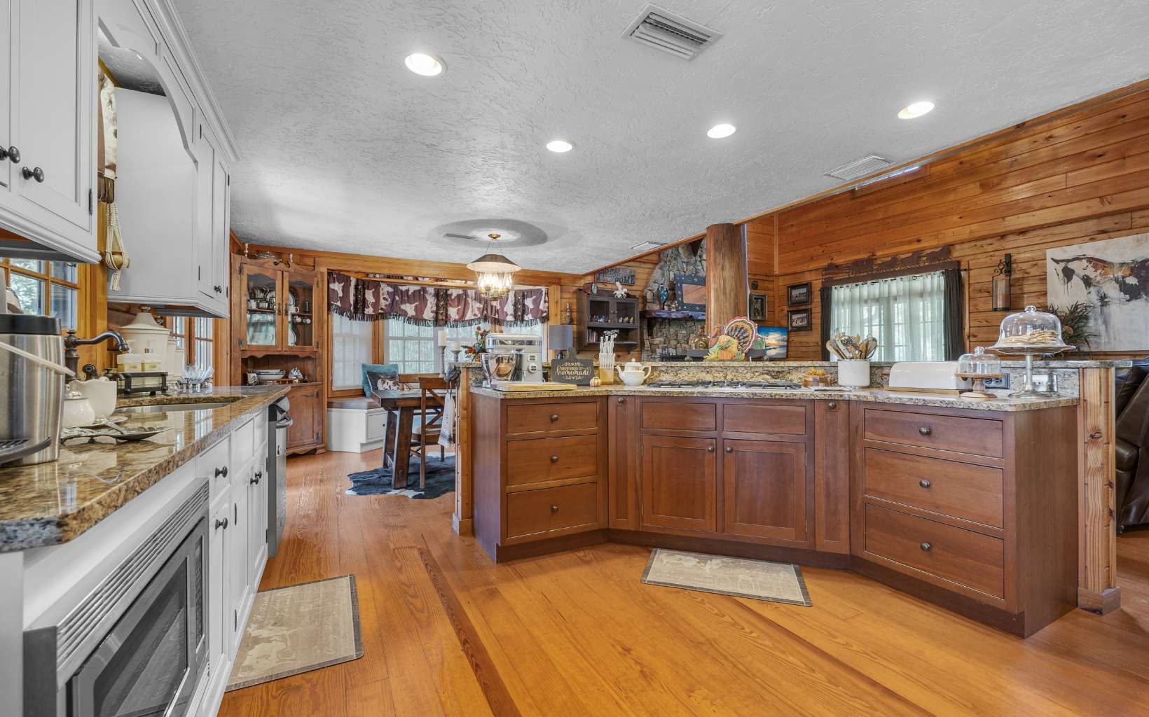 High Springs, Florida, 32643, United States, 5 Bedrooms Bedrooms, ,4 BathroomsBathrooms,Residential,Active,2032882